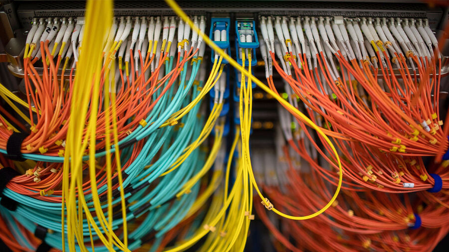Tiheä kuituverkko kytkimessä (Molex / HPC-optiikka, tuotevisuaali)